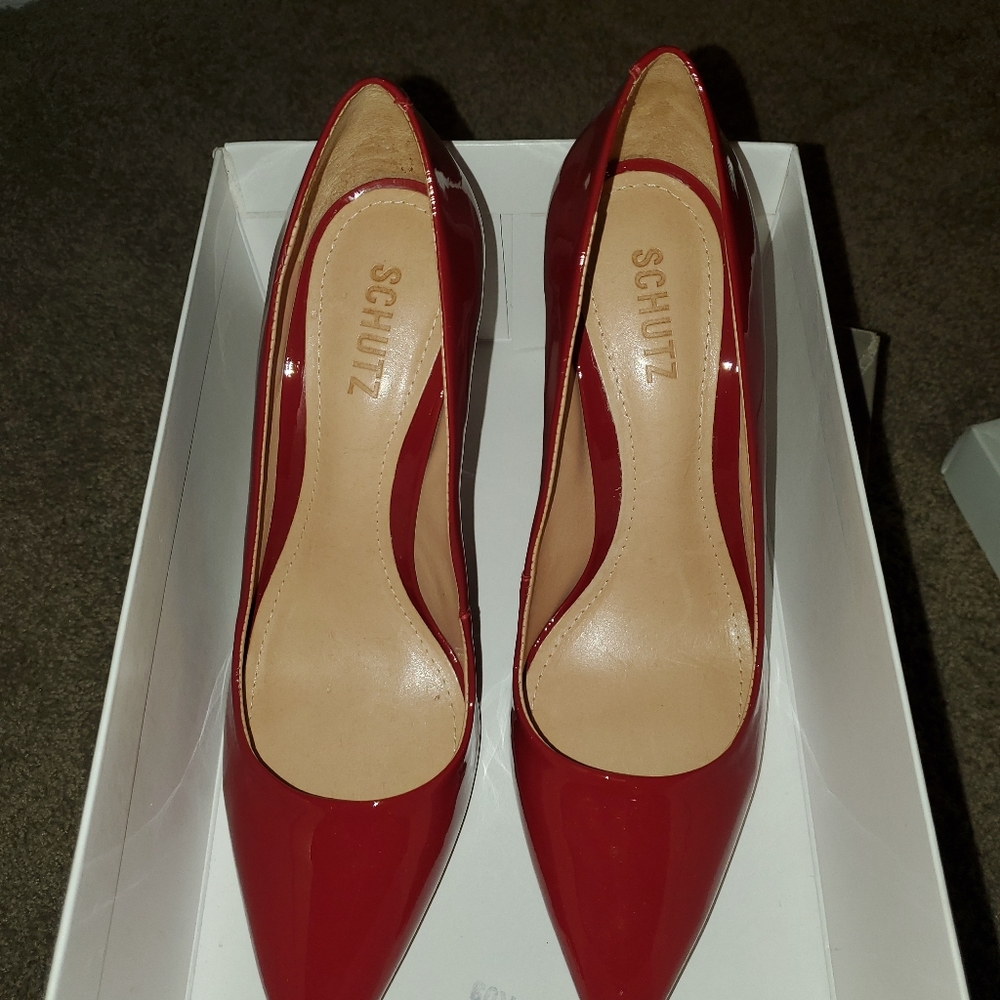8.5 mint condition patent leather red! Pumps